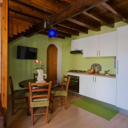 Villa Renato con piscina e barbecue Alloggio in famiglia